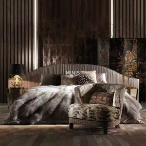 Camera grande per adulti, elegante letto king size personalizzato in stile francese