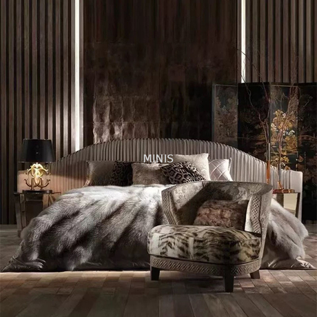 Camera grande per adulti, elegante letto king size personalizzato in stile francese