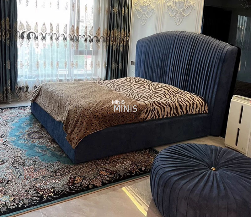 Camera grande per adulti, elegante letto king size personalizzato in stile francese