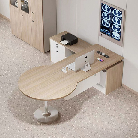 Rettangolo rettangolare la scrivania dell'ufficio in legno con un angolo laterale