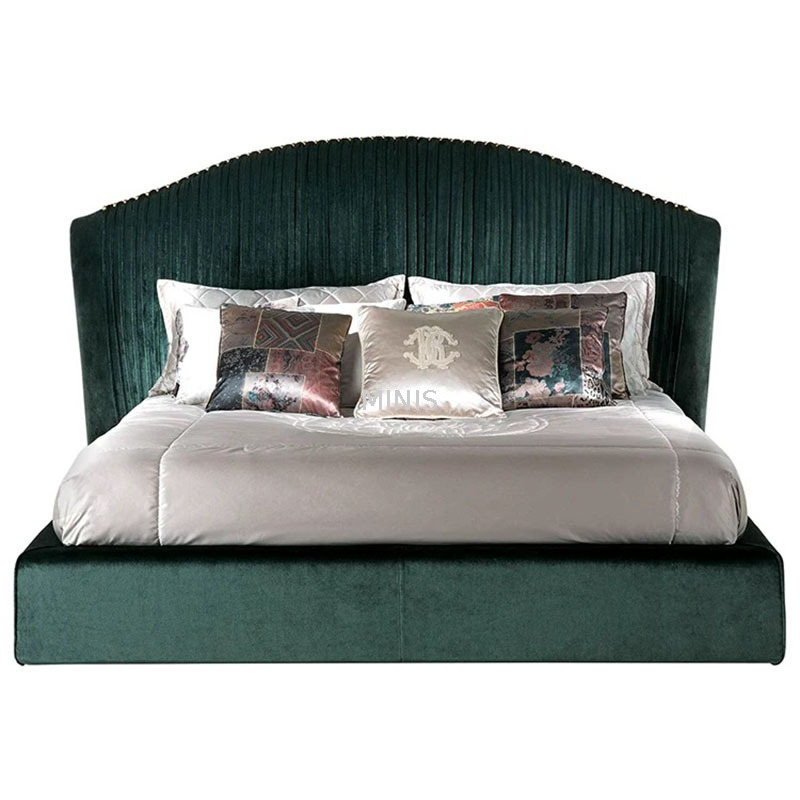 Camera grande per adulti, elegante letto king size personalizzato in stile francese